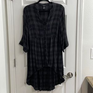 Torrid Black & Gray Plaid Hi-Lo Button Down Shirt